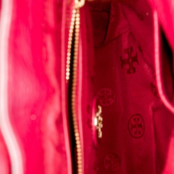 Tory Burch Amanda Red Leather Saddle Crossbody Bag Gold Logo NWT - Picture 5 of 14